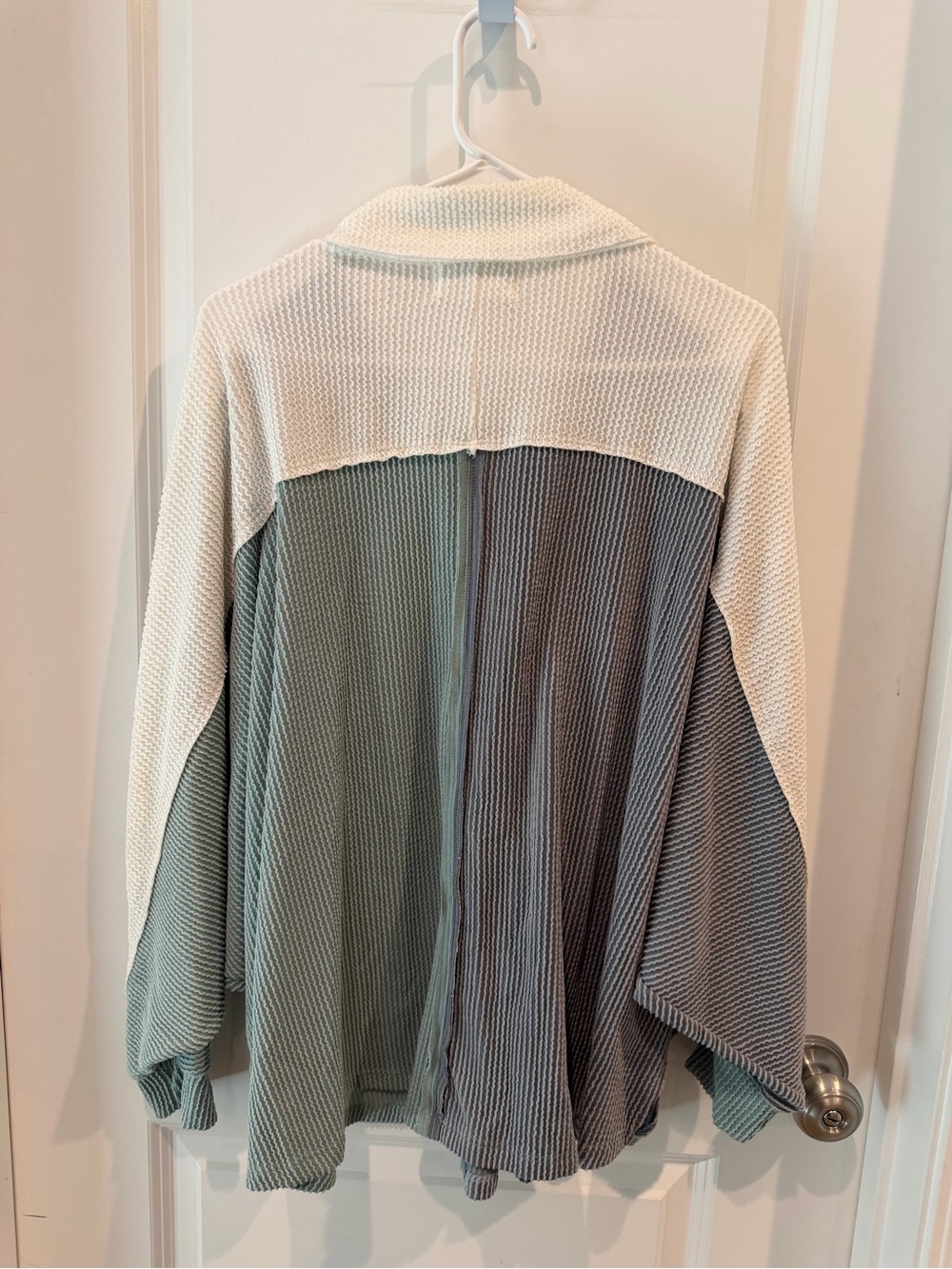BUCKETLIST Top Size Medium Oversized - Picture 8 of 16